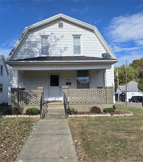 823 Valley St, Chester, IL, 62233-1531 | Card Image