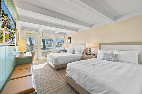 1418-269 Fontana Boulevard, Fontana, WI, 53125 | Card Image