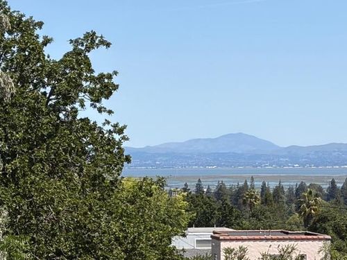 909 Hillcrest Drive, Redwood City, CA, 94062 | Card Image