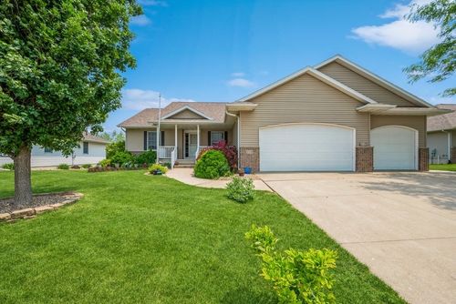 608 Ridgeview Way, Atkins, IA, 52206-9642 | Card Image