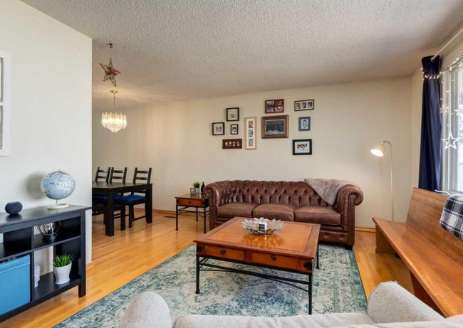 203 Dalhurst Way Nw, Home with 4 bedrooms, 1 bathrooms and 5 parking in Calgary AB | Image 9