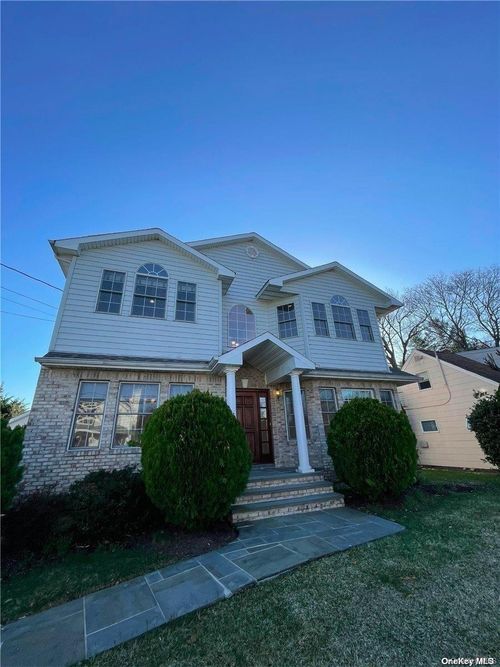 26 Slocum Ave, Port Washington, NY, 11050-1855 | Card Image