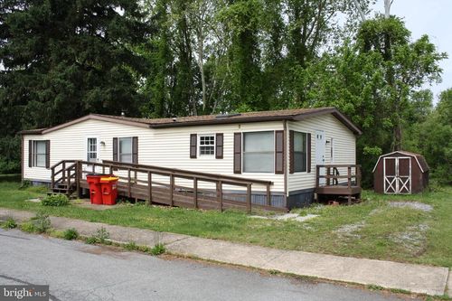 1 Larken Ln, MOUNT HOLLY SPRINGS, PA, 17065-1733 | Card Image