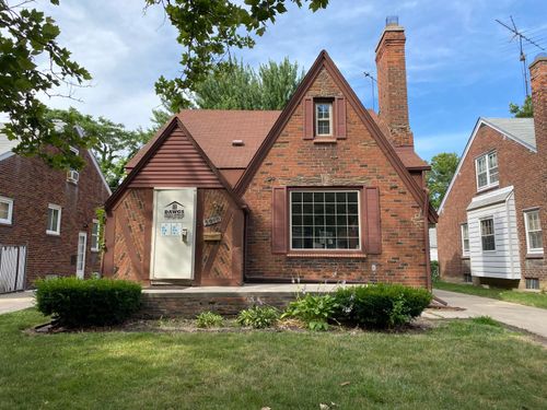 5910 Hillcrest St, Detroit, MI, 48236-2108 | Card Image