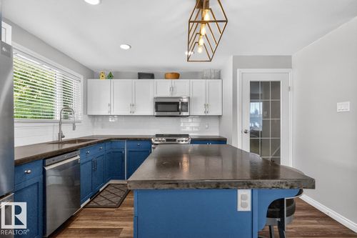152 Warwick Rd Nw, Edmonton, AB, T5X4P8 | Card Image