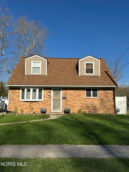 337 Crestway Dr, Oregon, OH, 43616-2001 | Card Image