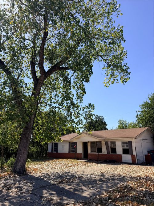 313 Lawndale St, Robinson, TX, 76706-6116 | Card Image