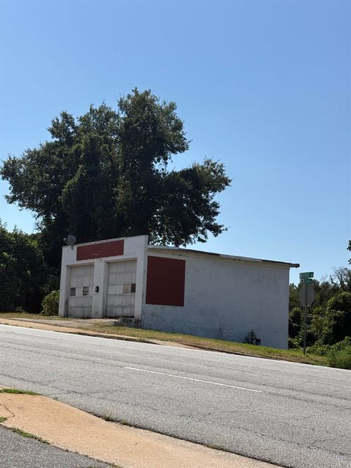 825 Chesney Highway, spartanburg, SC, 29303 | Card Image