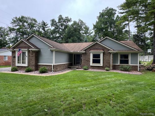 5851 Kingfisher Ln, Clarkston, MI, 48346-2942 | Card Image