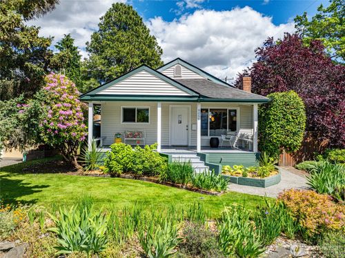 9056 37th Ave Sw, Seattle, WA, 98126-3833 | Card Image