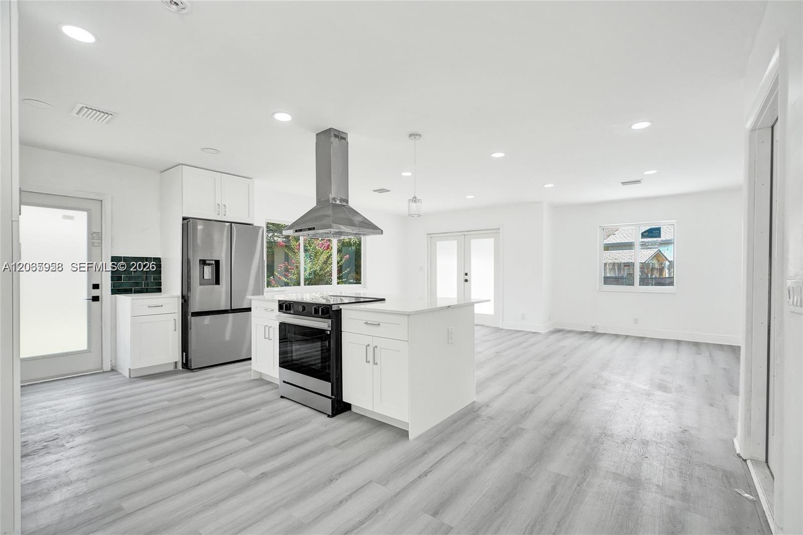 Residential Lease in Oakland Park 3