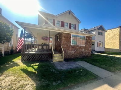 View of front facade with a front lawn | Image 2