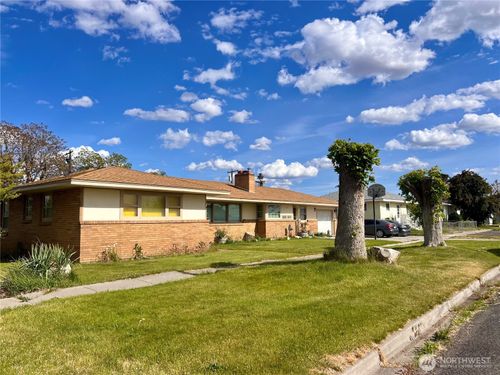 426 S Almira Ave, Connell, WA, 99326-5521 | Card Image