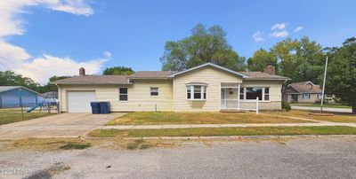 618 E Hall Street, House other with 3 bedrooms, 2 bathrooms and null parking in Carterville MO | Image 2