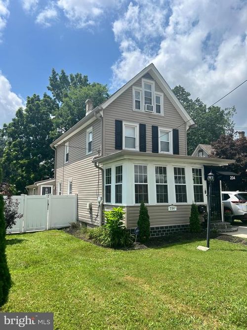 234 N Queen St, DOVER, DE, 19904-3152 | Card Image