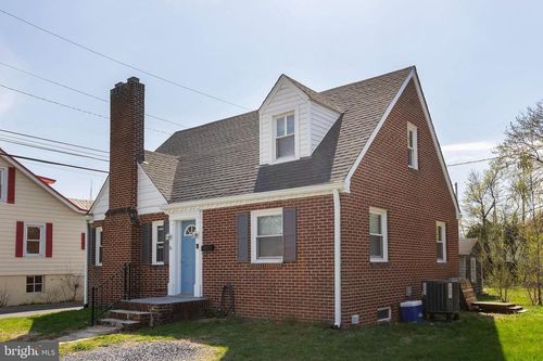 12 W 5th St, Front Royal, VA, 22630-2702 | Card Image