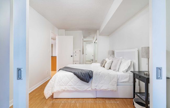 4203 - 210 Victoria St, Condo with 2 bedrooms, 2 bathrooms and null parking in Toronto ON | Image 8
