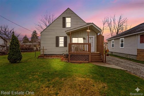131 N Josephine Avenue, Waterford Charter Township, MI, 48328 | Card Image