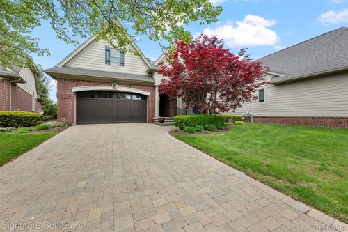 5375 Pembrooke Crossing Court, West Bloomfield Charter Township, MI, 48322 | Card Image