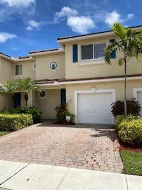 2757 S Evergreen Cir, Boynton Beach, FL, 33426-8657 | Card Image