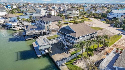 538 Paradise Dr, Tiki Island, TX, 77554-6188 | Card Image