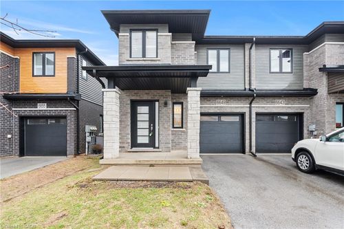 6649 Cropp St, Niagara Falls, ON, L2E0B7 | Card Image