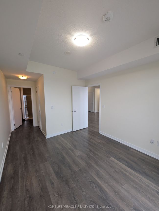 1611 - 2520 Eglinton Ave W, Condo with 3 bedrooms, 2 bathrooms and 1 parking in Mississauga ON | Image 15