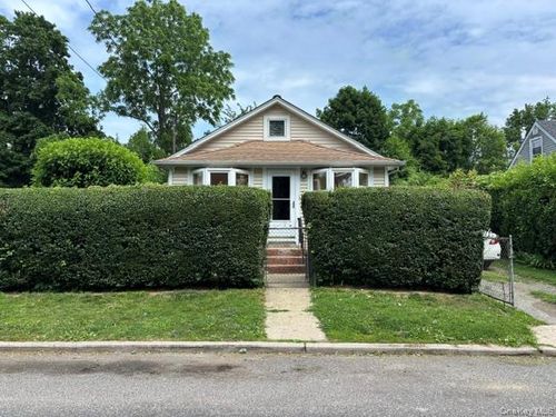 22 E 5th St, Huntingtn Sta, NY, 11746-1443 | Card Image