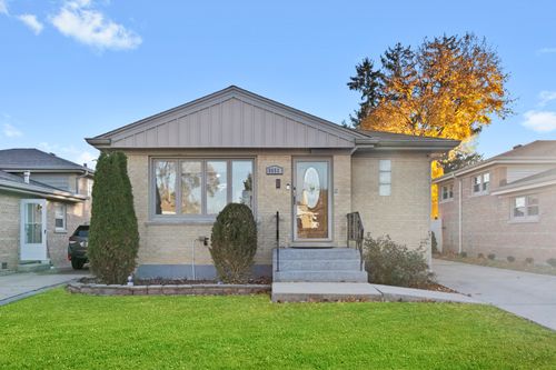 8653 N Merrill St, Niles, IL, 60714-1920 | Card Image