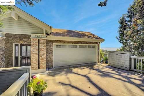 7075 Elverton Dr, Oakland, CA, 94611-1111 | Card Image