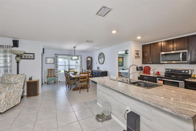 16704 Sunburst Lake St, House other with 3 bedrooms, 2 bathrooms and null parking in WIMAUMA FL | Image 7