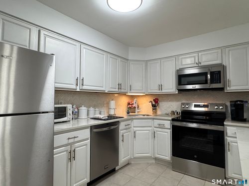 apt-5-22 Radio Pl, Stamford, CT, 06906-2231 | Card Image