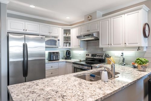 202-15284 Buena Vista Ave, White Rock, BC, V4B5K5 | Card Image