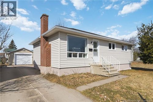 206 Mckenzie Ave, Moncton, NB, E1C7Z3 | Card Image