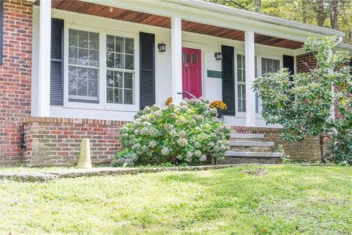 126 Roosevelt Rd, Hyde Park, NY, 12538-2300 | Card Image