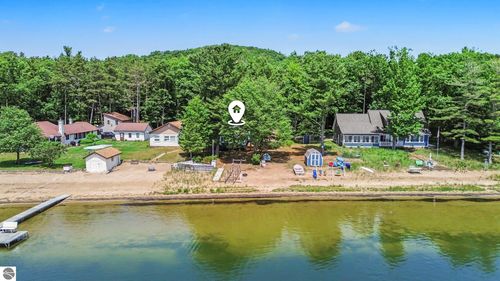 4098 6th St, Frankfort, MI, 49635-9418 | Card Image