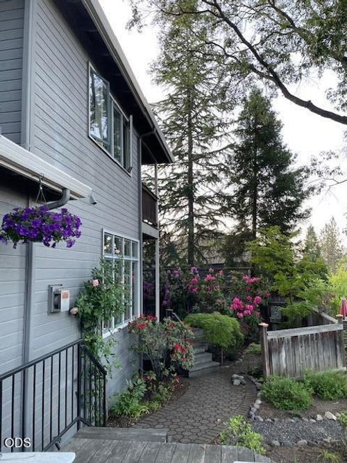 590 Taylor St, Ashland, OR, 97520-3130 | Card Image