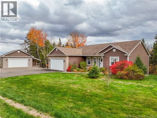 35 Hannah Cres, Killarney Road, NB, E3A0H4 | Card Image