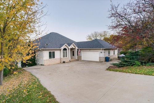 726 4th Street N, La Crescent, MN, 55947 | Card Image