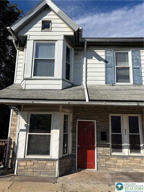 apt-2-201 Main St, Slatington, PA, 18080-1577 | Card Image