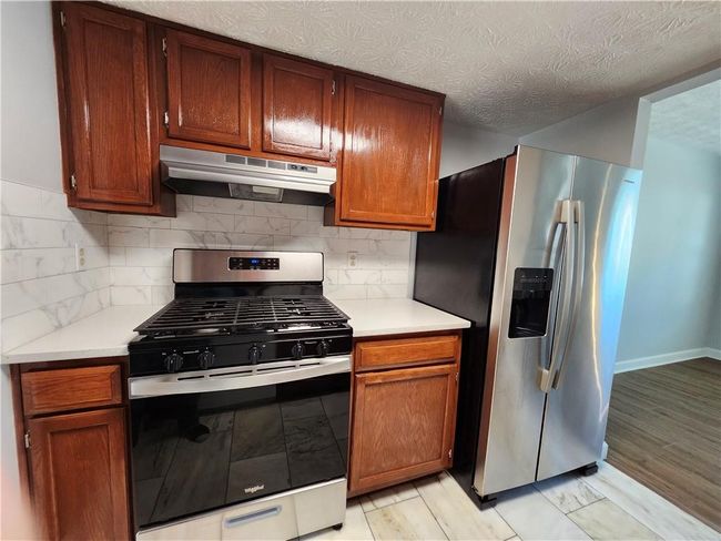 295 Roswell Commons Cir, Townhouse with 2 bedrooms, 3 bathrooms and 2 parking in Roswell GA | Image 4