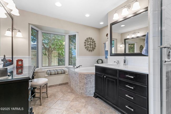 En Suite | Image 20