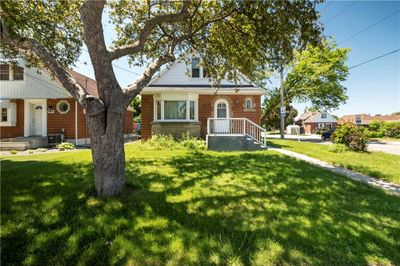 204 Parkdale Ave S, House other with 3 bedrooms, 1 bathrooms and 2 parking in Hamilton ON | Image 2