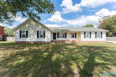 27403 Carl Drive, House other with 3 bedrooms, 2 bathrooms and null parking in Harvest AL | Image 2