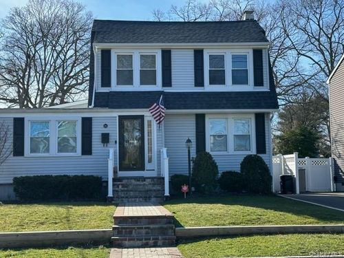 26 Frederick Ave, Babylon, NY, 11702-2104 | Card Image