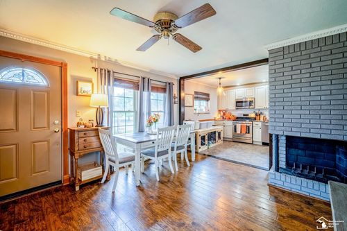 7954 Oak St, Taylor, MI, 48180-2221 | Card Image