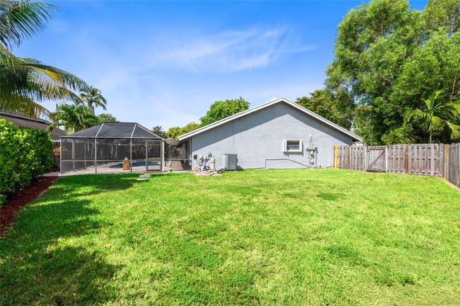 770 Nw 77 Th Ave, House other with 3 bedrooms, 2 bathrooms and null parking in Plantation FL | Image 36