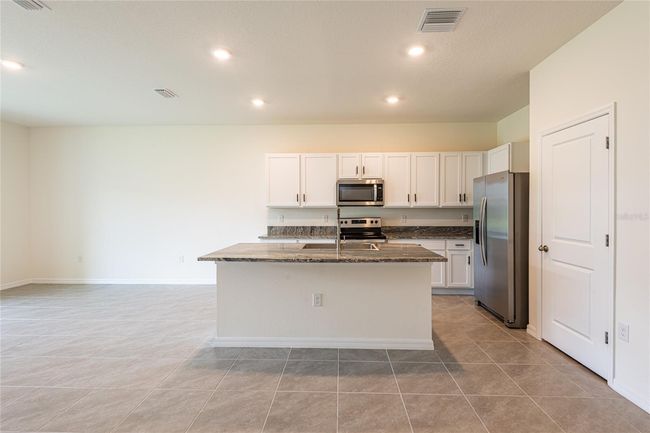 33063 Tulip Petal Ln, Townhouse with 3 bedrooms, 3 bathrooms and null parking in WESLEY CHAPEL FL | Image 13