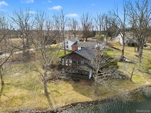 11616 Hall Rd, Whitmore Lake, MI, 48189-9115 | Card Image