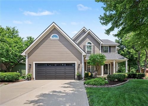 712 Cottonwood Dr, Lansing, KS, 66043-6257 | Card Image